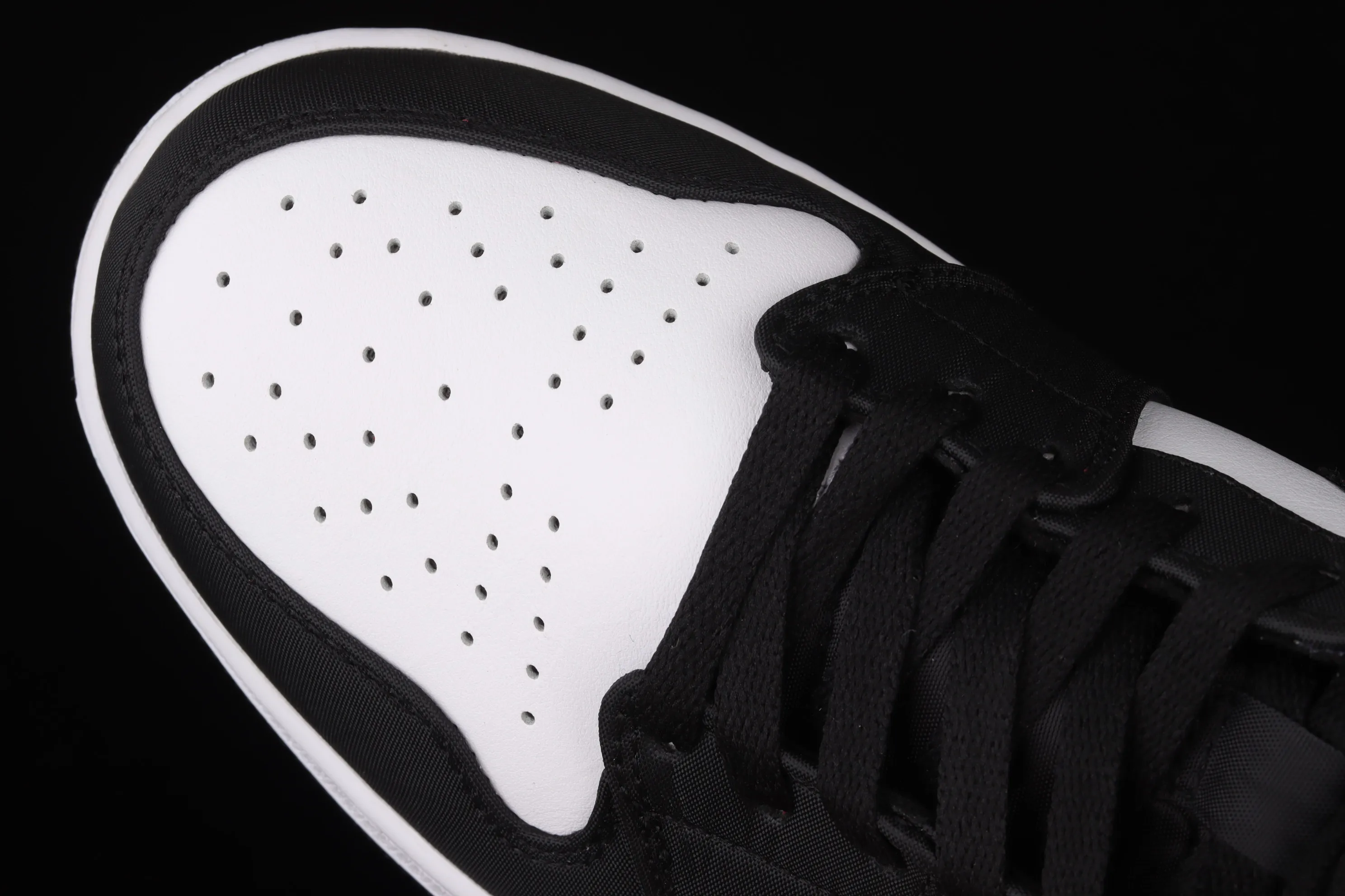 All categories Air Jordan Jordan series basketball shoes Air Jordan 1 Mid Special offer Air Jordan 1 Mid AJ1 Joe 1 black and white black tea Zhongbang basketball shoes 852542-100